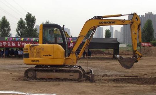东莞挖掘机培训一般要多久，谢岗挖掘机培训学校