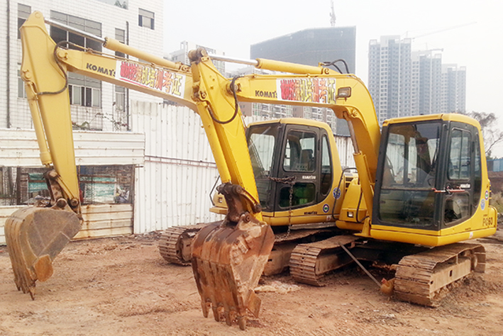 深圳挖掘机培训挖掘机单边行走操作方法