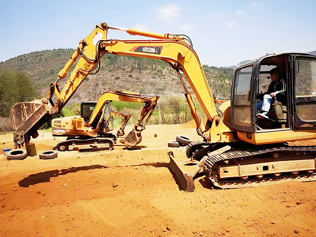 惠州挖掘机培训操作挖掘机时需要注意哪些安全问题？